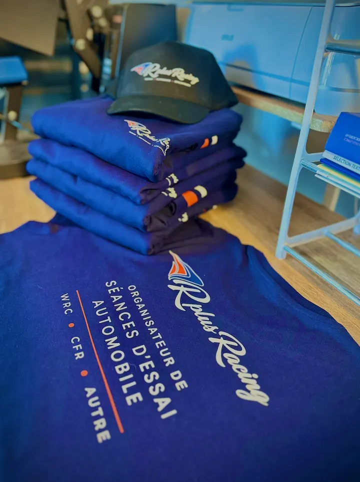 R Plus Racing – Textile personnalisé